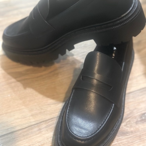 NEW! AEO American Eagle 9.5 Shoes Classic Black Loafers platforms lug soles - Picture 2 of 10